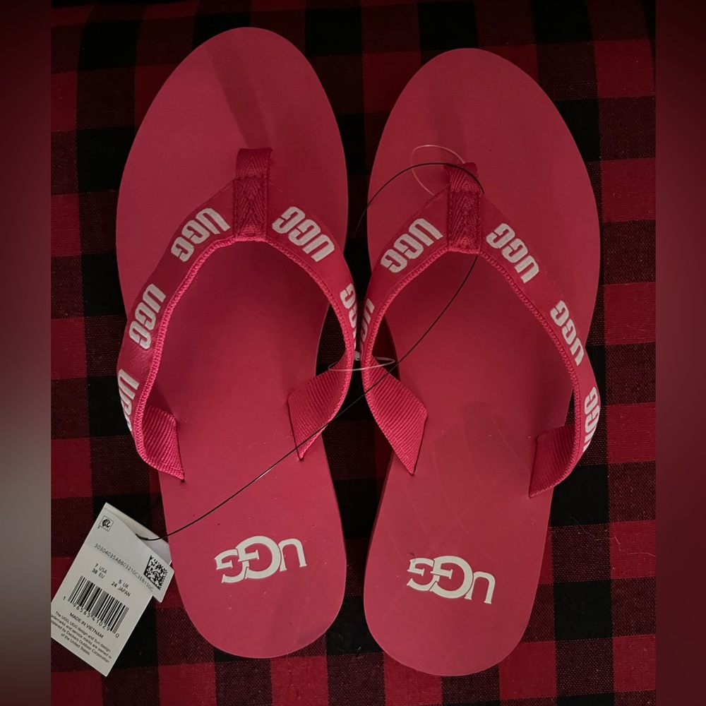 Ugg flip flops
